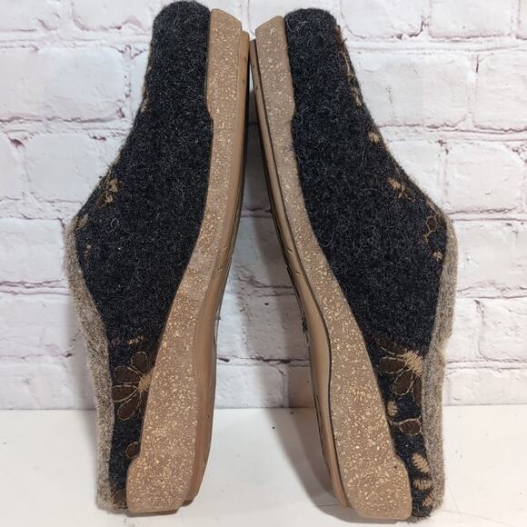 Taos Woolderness 2 Sz 39 US 8-8.5 Floral Gray Boho Embroidered Mules Clogs - Picture 3 of 11